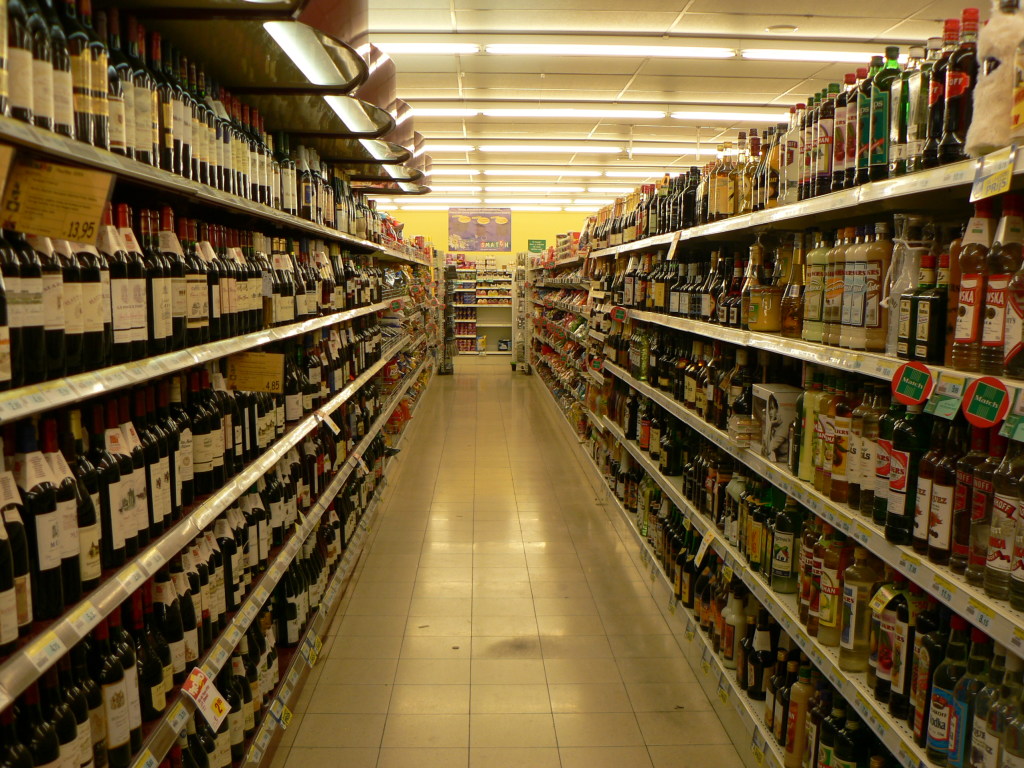 В Киеве супермаркеты сократили время работы из-за транспортных ограничений