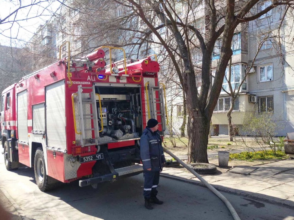 В Запорожье горела квартира в девятиэтажке: погибла женщина (ФОТО)