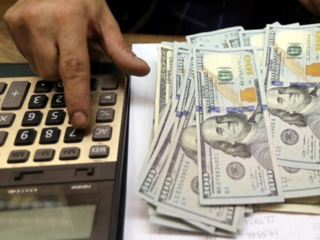 Валютная паника в Украине: эксперт рассказал, что будет с курсом  доллара в апреле