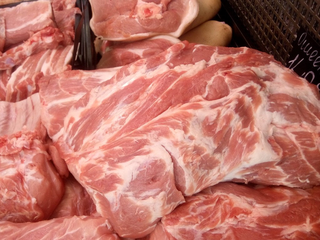 Из-за карантина за 2 недели выросли цены на свинину &#8212; эксперт