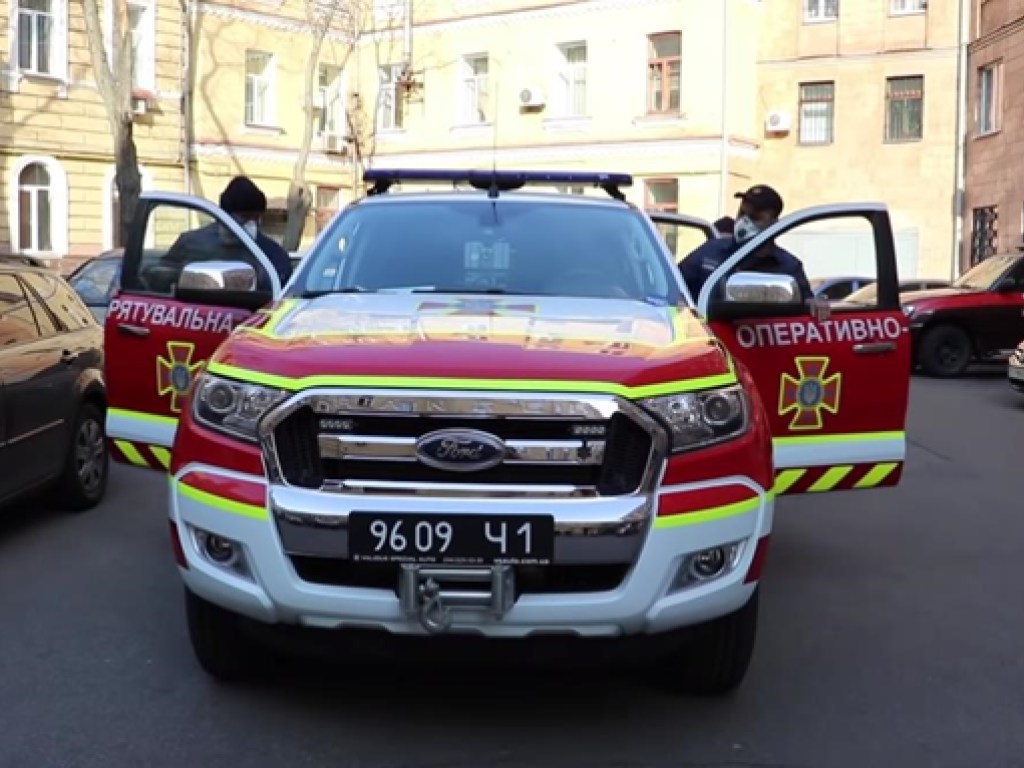 По Киеву начали ездить автомобили с громкоговорителями (ФОТО, ВИДЕО)