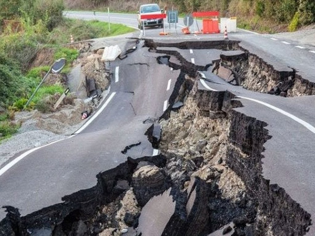 Из-за двух землетрясений в греческих провинциях зафиксирован камнепад