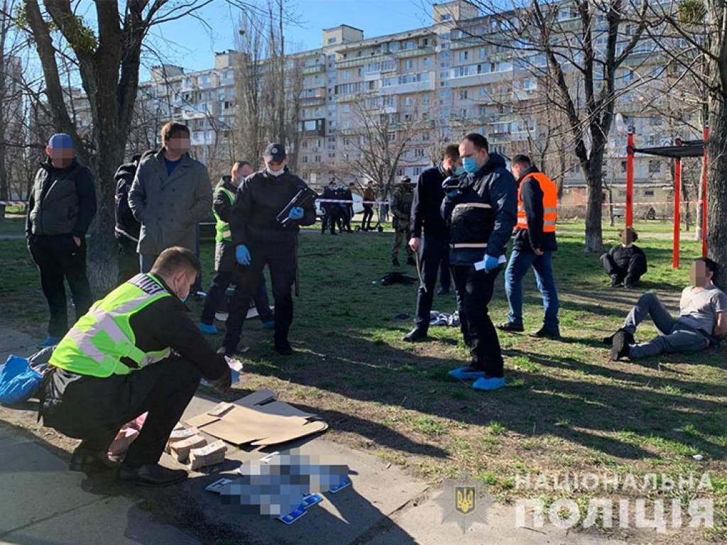 Вооруженные иностранцы ограбили киевлянина в центре города на 3 миллиона гривен (ФОТО, ВИДЕО)