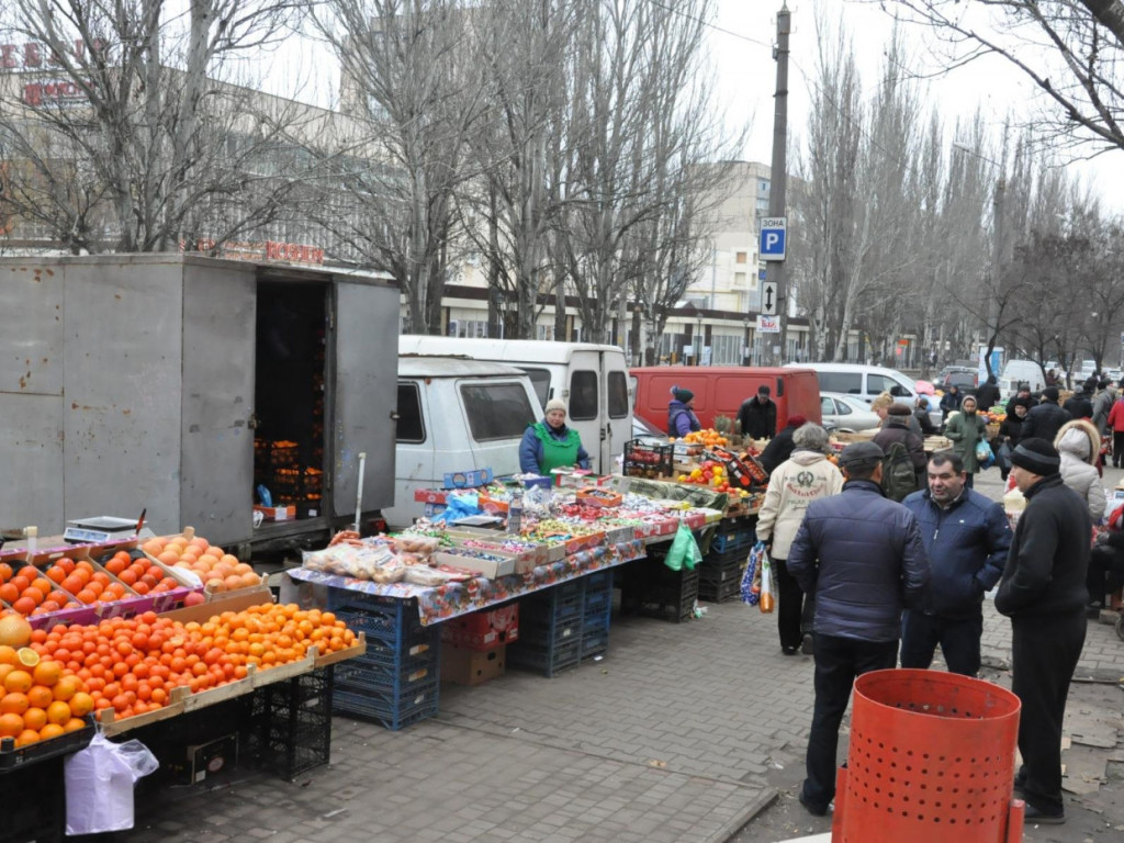 Аваков призвал местную власть разобраться со стихийными рынками