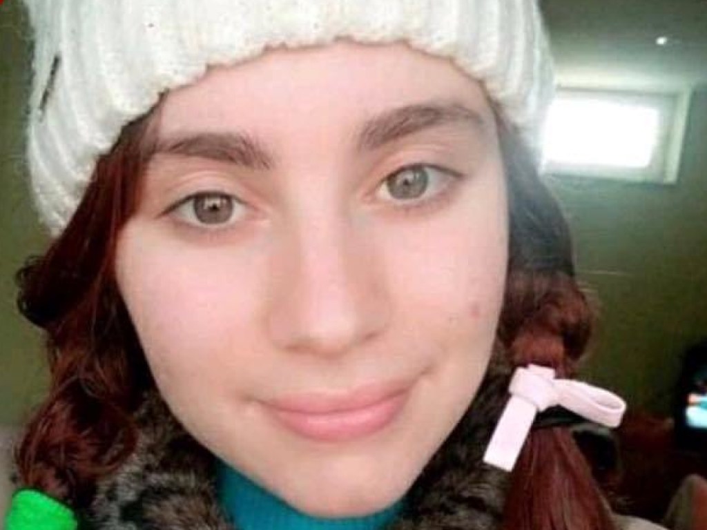 Не выходит на связь с родными: в Киеве разыскивают 20-летнюю девушку (ФОТО)