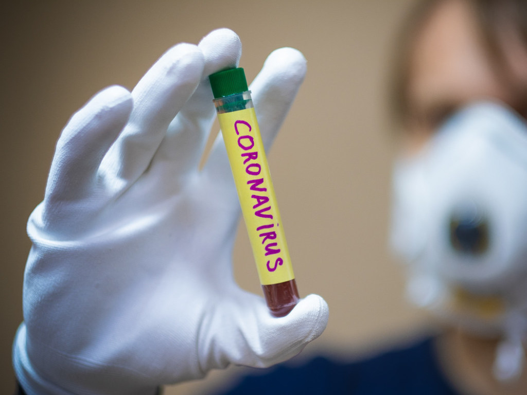 Куриный суп, вода и парацетамол: врач из Британии рассказала, как поборола коронавирус