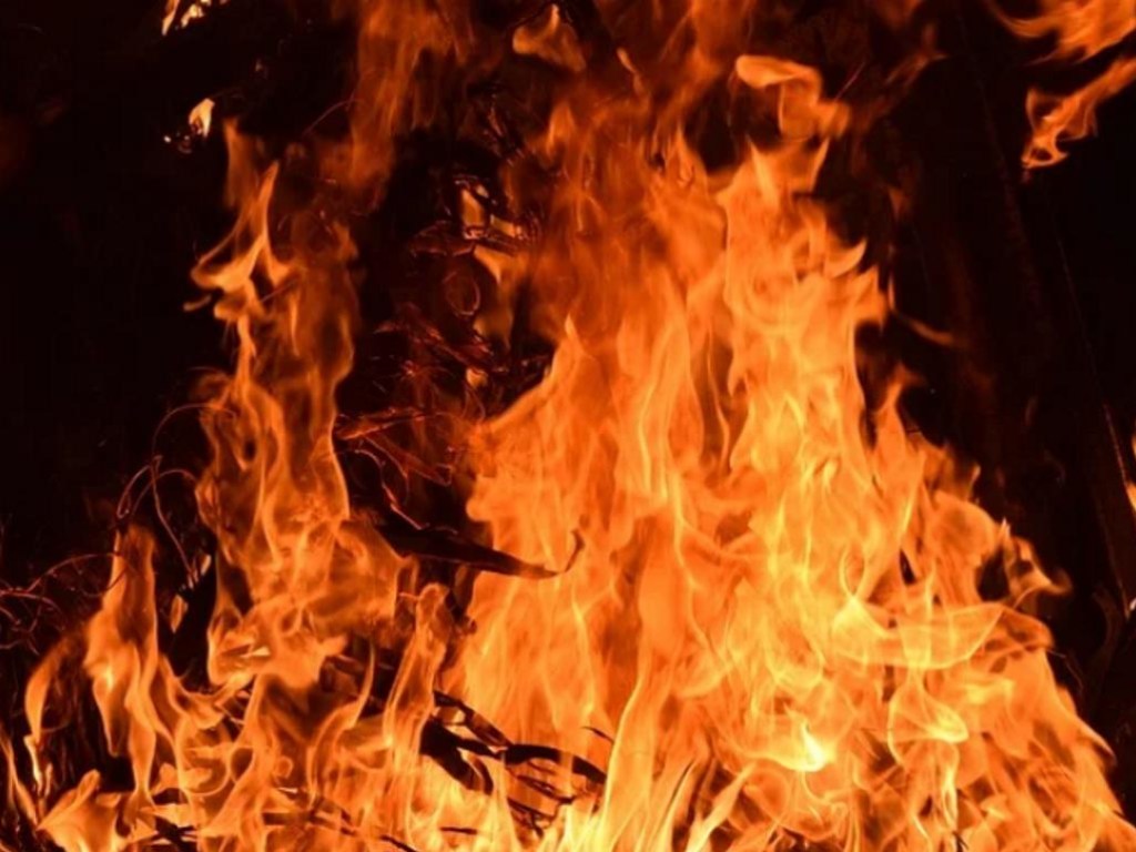 В селе Днепропетровской области в сгоревшем авто обнаружили труп мужчины