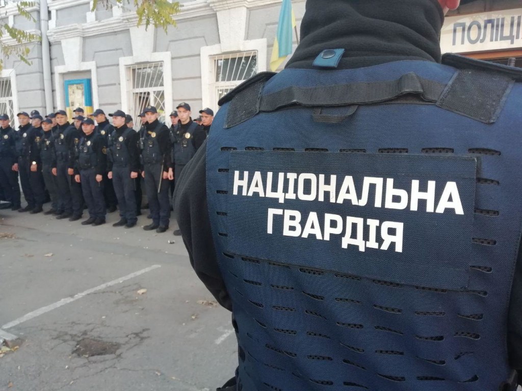 Штрафы и комендантский час: эксперт рассказал, чем грозит режим ЧП украинцам