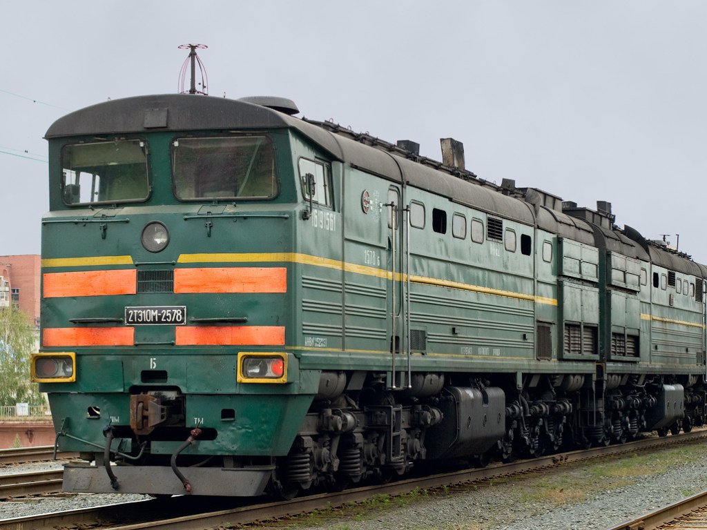 В Запорожье на железнодорожном переезде тепловоз столкнулся с «Газелью»