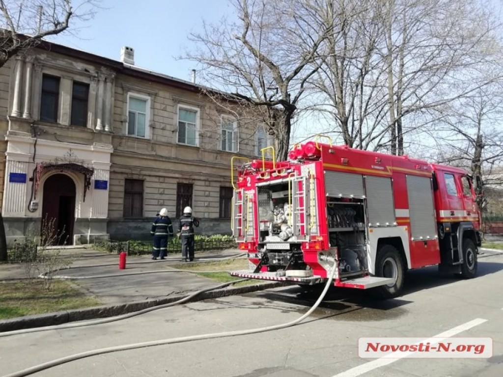 В Николаеве подозреваемая в поджоге полиции угрожала взорвать собственный дом (ФОТО)