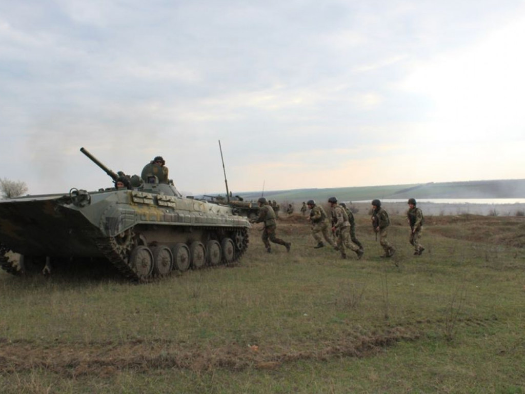В Одесской области морская пехота провела учения со стрельбой: фото с полигона 