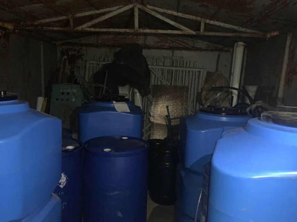 Полиция «накрыла» подпольную фабрику по производству контрафактных антисептиков (ФОТО)
