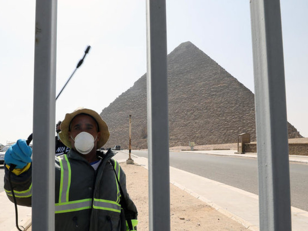 В Египте дезинфицируют пирамиды (ФОТО)
