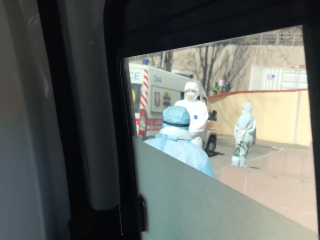 СМИ: в Тернополе больница отказалась принимать медсестру с коронавирусом