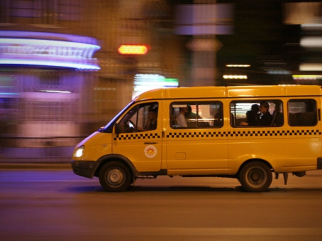 В связи с падением пассажиропотока транспорт в Украине переориентировался на спецперевозки – эксперт