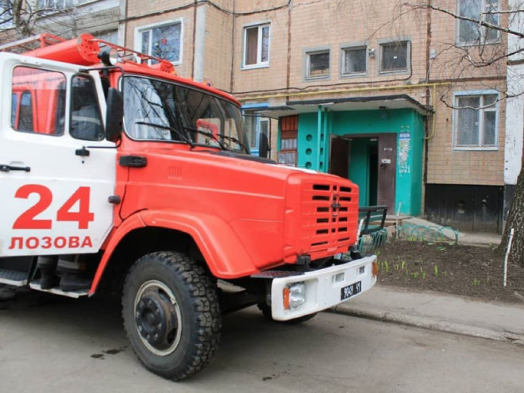 На Харьковщине произошел пожар в многоквартирном доме (ФОТО)