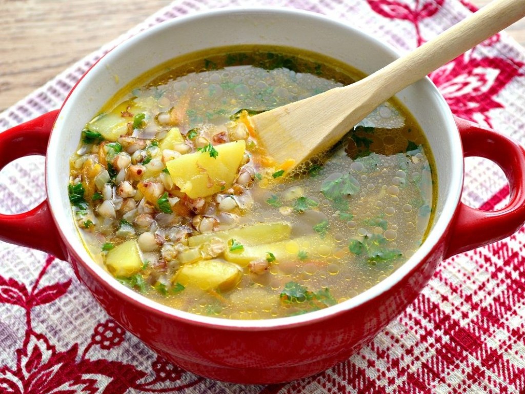 «Вкусная самоизоляция»: Гречневый суп с тушенкой