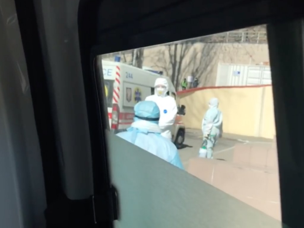Из Александровской больницы в Киеве сбежала заробитчанка с положительным тестом на коронавирус