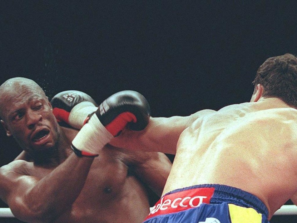 Соперник Кличко: известный боксер впал в кому из-за коронавируса (ФОТО)