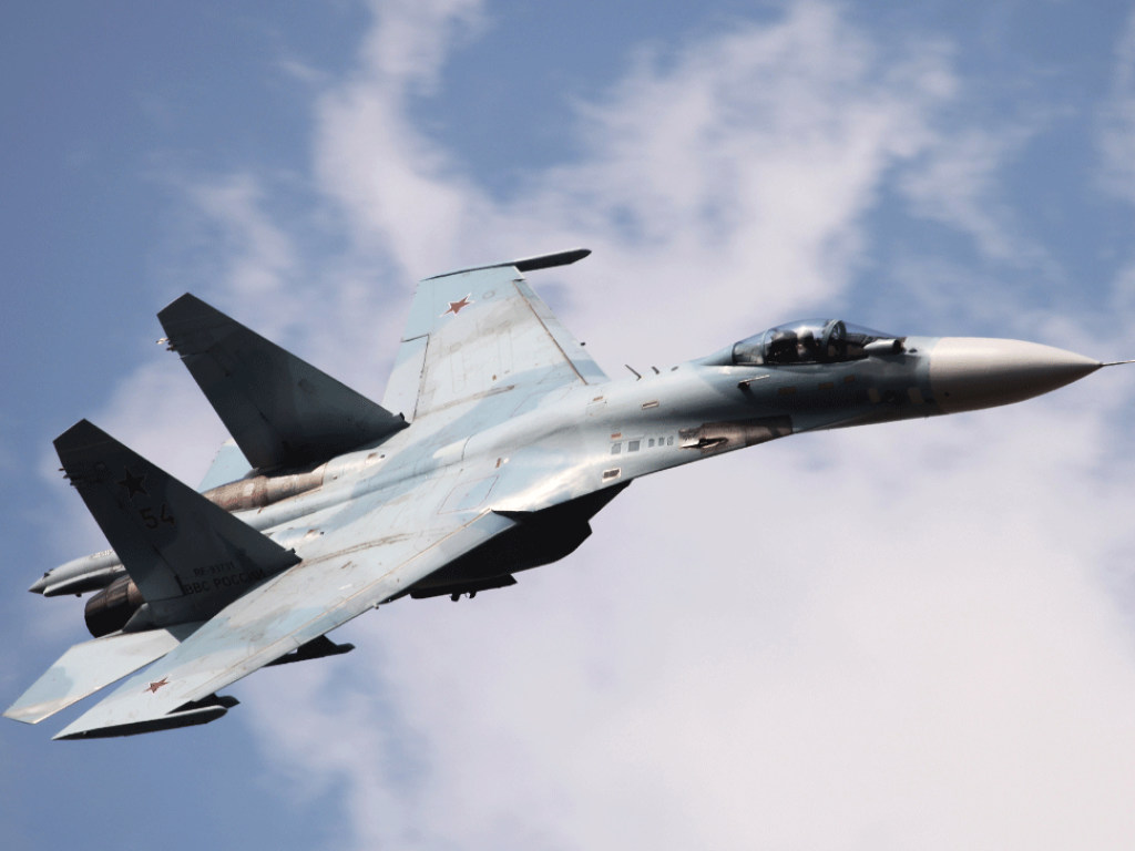 В Черном море разбился российский истребитель: тело летчика не могут найти