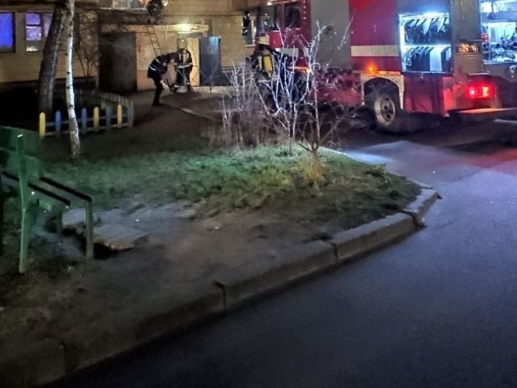 На Киевщине неизвестные подожгли дверь квартиры, в которой не было хозяев (ФОТО)