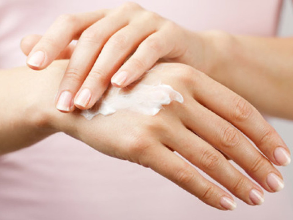 Дерматологи рассказали, как защитить кожу рук во время пандемии коронавируса