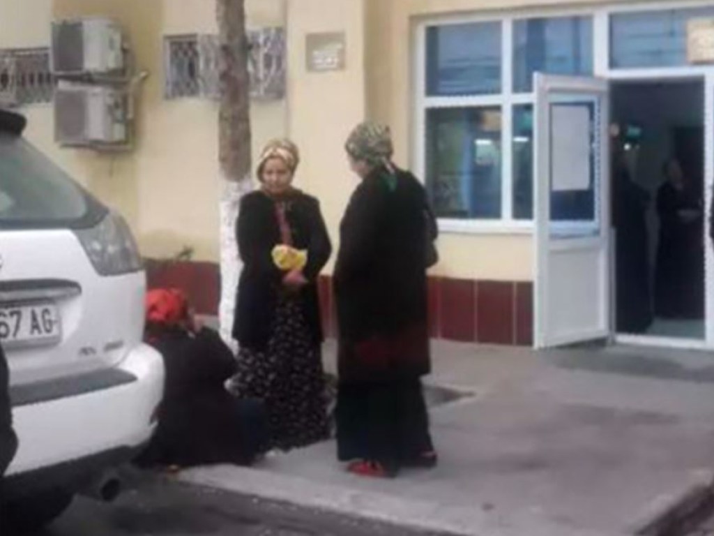 «Штраф за ношение маски»: в столице Туркмении задерживают за «коронавирусные» разговоры