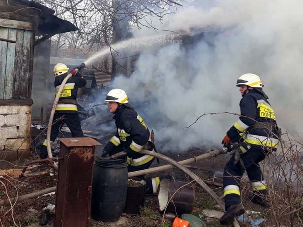 В Днепре больше часа тушили пожар в частном доме (ФОТО)
