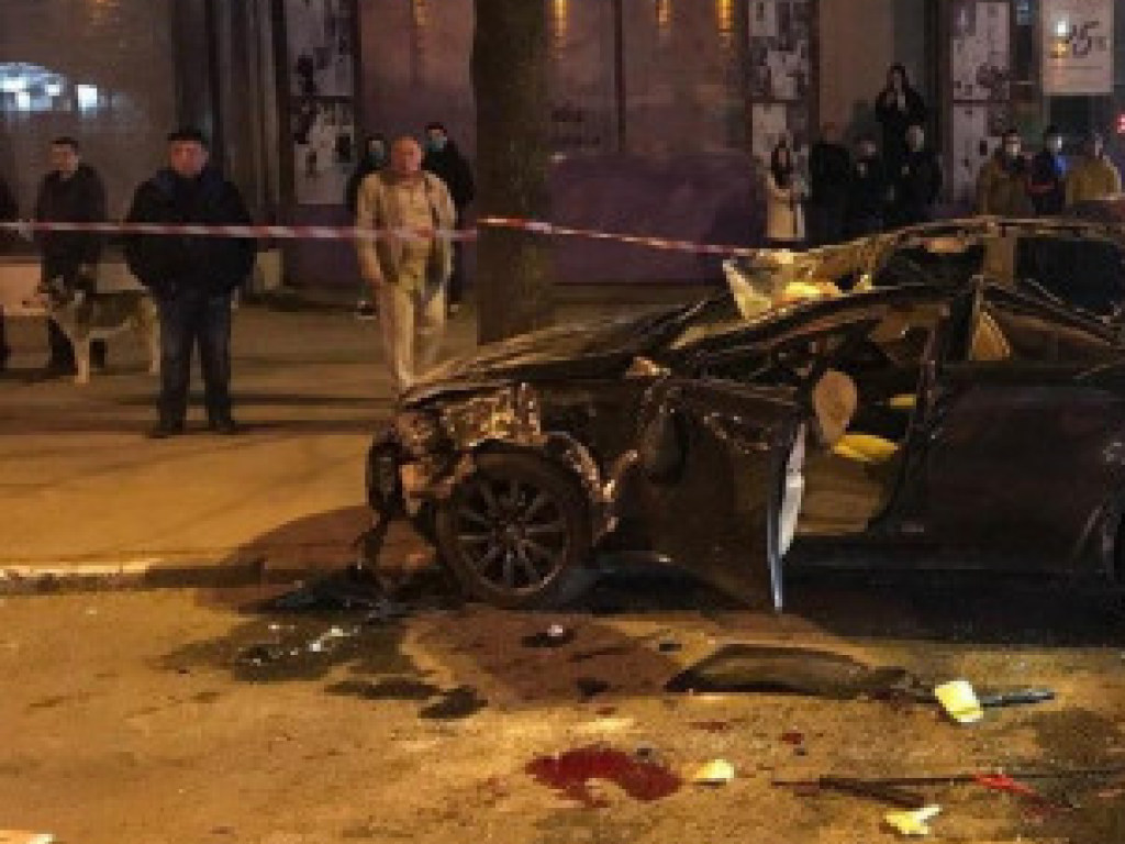 Lexus, Мazda и полицейская Mitsubishi: в Харькове произошло серьезное тройное ДТП (ФОТО, ВИДЕО)