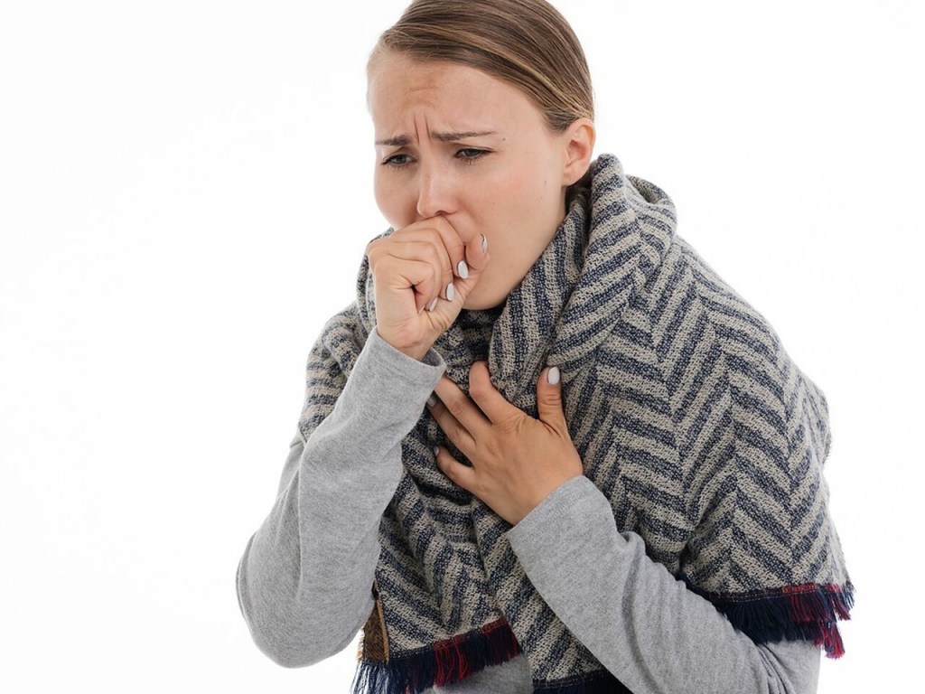 Эксперты назвали симптомы скрытой пневмонии даже при отсутствии высокой температуры и кашля