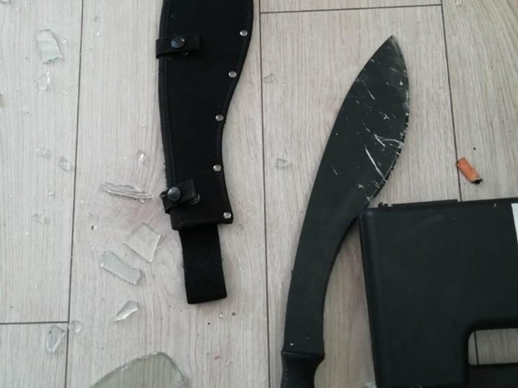 В Ужгороде иностранец с мачете напал на мужчину (ФОТО)