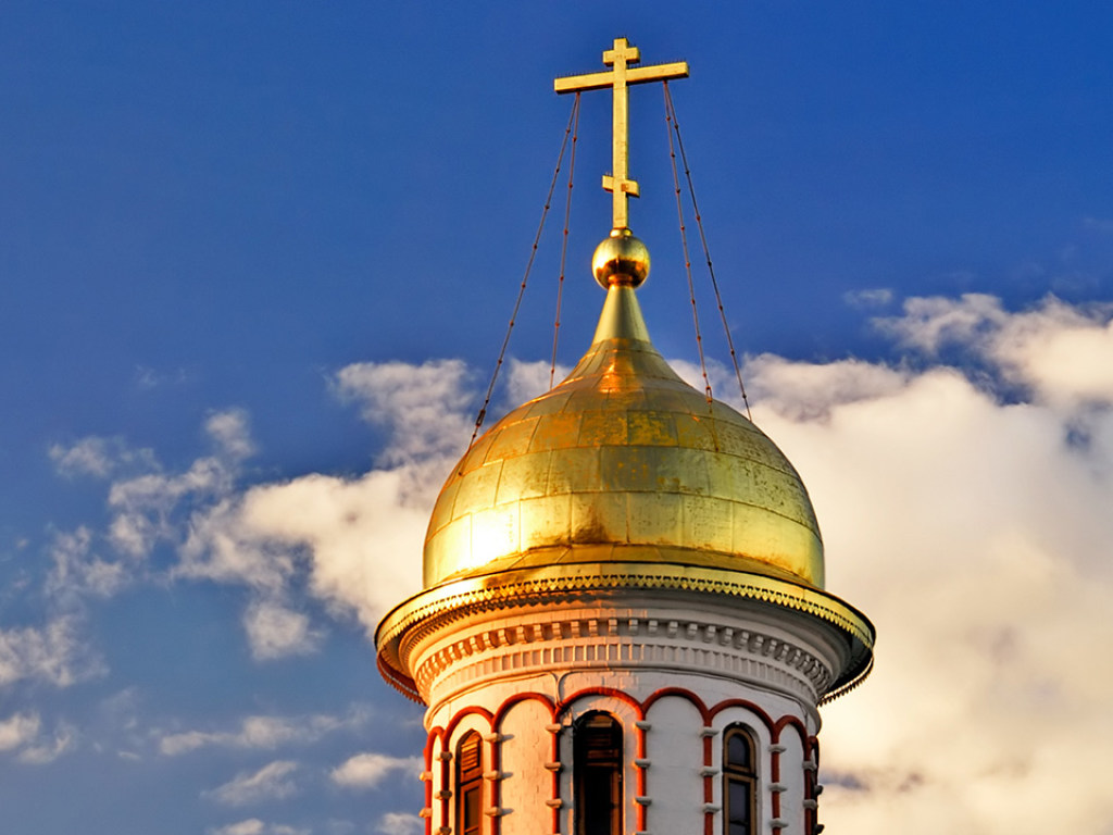 Киевляне начали массово нарушать условия карантина и пошли в церковь – СМИ (ФОТО, ВИДЕО)