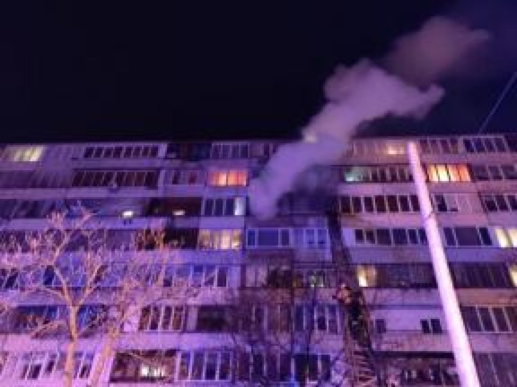 В Киеве в многоэтажке произошел пожар: эвакуировали 11 человек (ФОТО)
