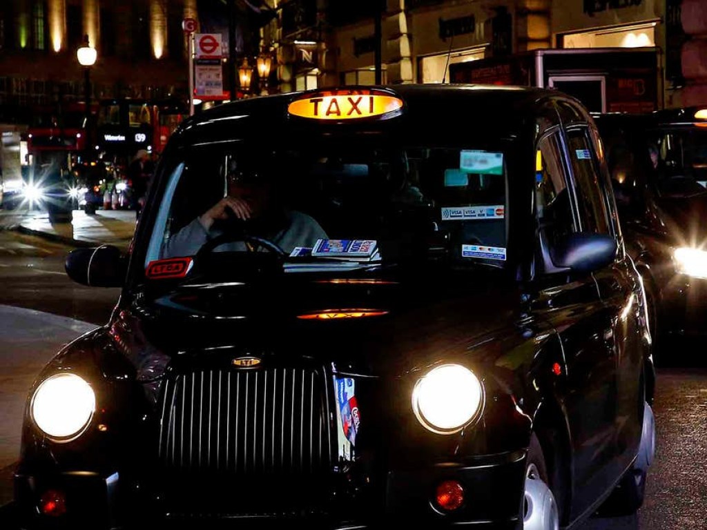 Таксист скоропостижно скончался от коронавируса: «подхватил» болезнь от денег клиента