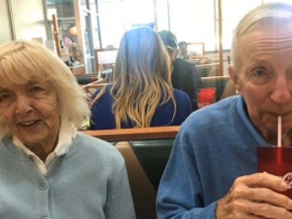 Американские супруги, прожившие 65 лет, скончались в один день от коронавируса
