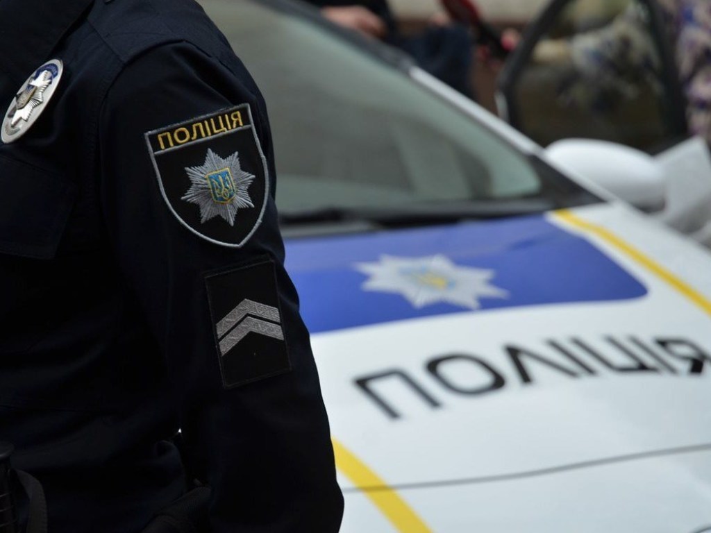 В Запорожье полицейский избил и изнасиловал свою коллегу