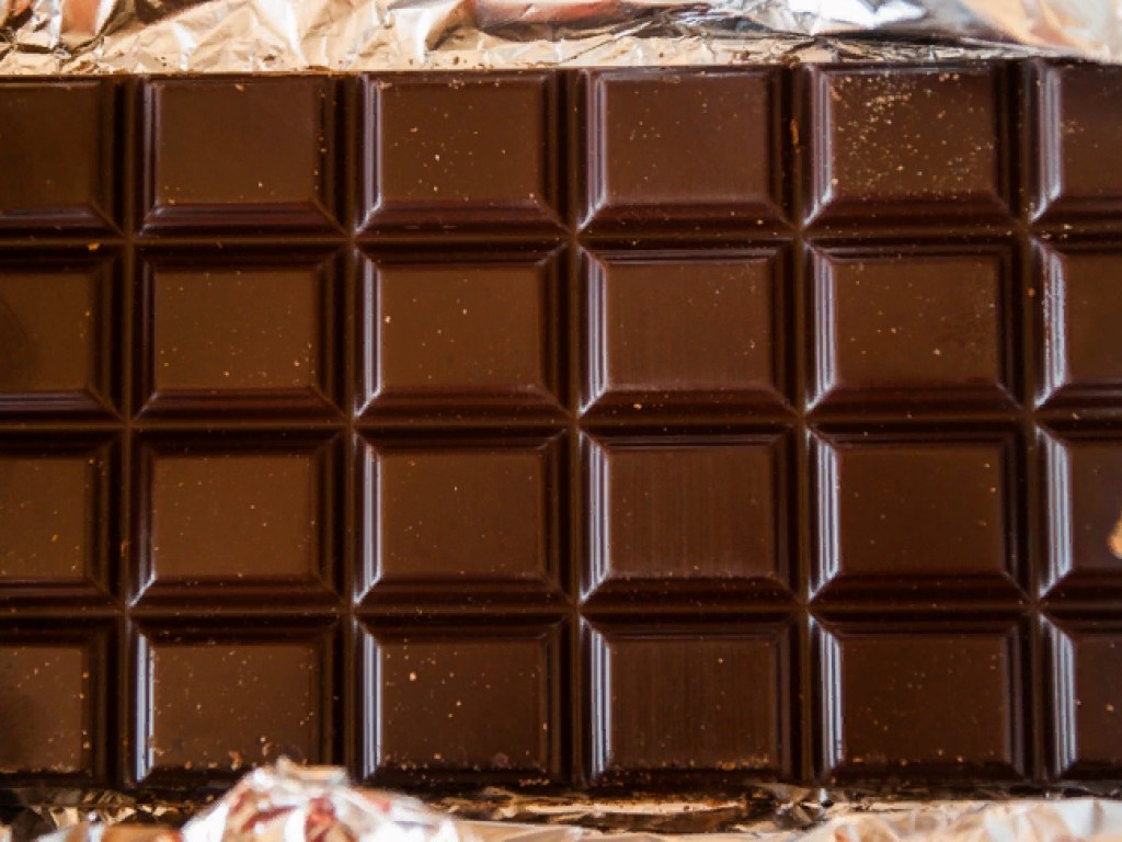 Зарубежные эксперты назвали плюсы и минусы в употреблении шоколада