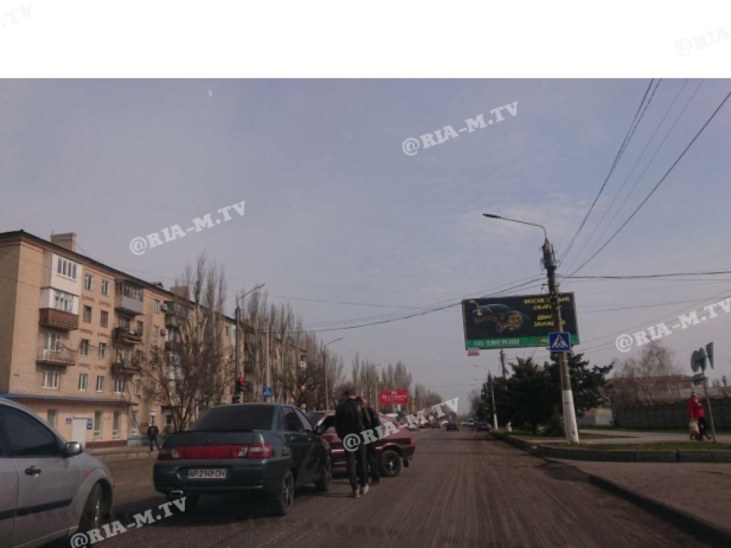 В центре Мелитополя не поделили дорогу два ВАЗа (ФОТО)