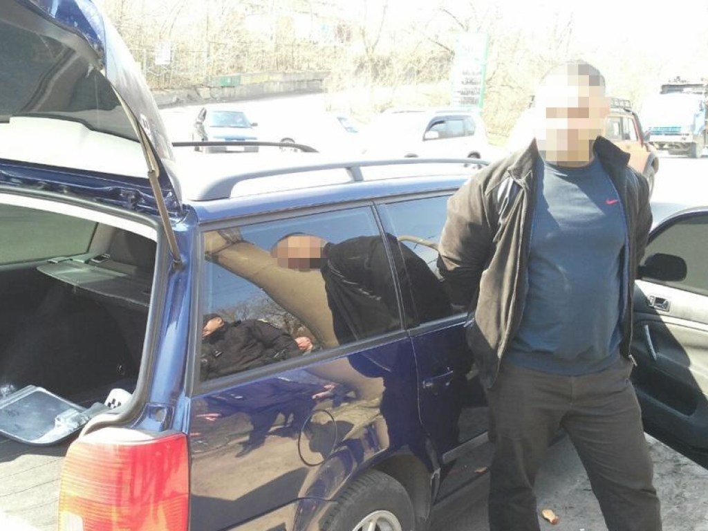 Азербайджанцы вырвали у жительницы Харькова сумку со 115 тысячами гривен (ФОТО)