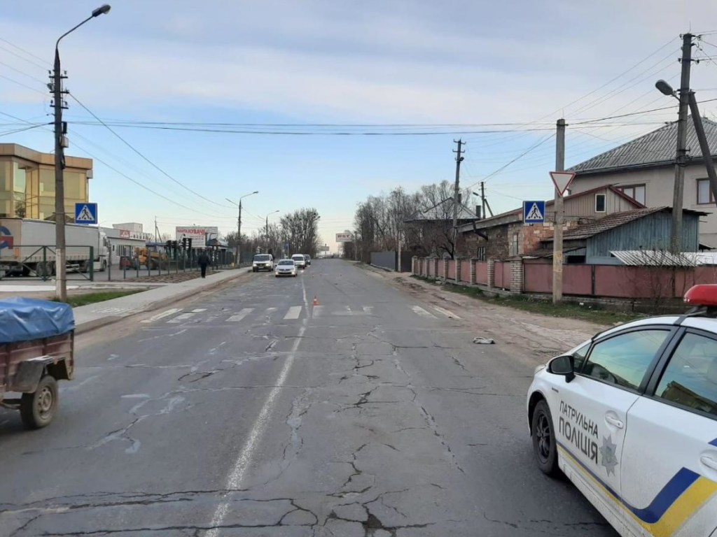 В Черновцах пьяный водитель Daewoo Lanos сбил девушку на «зебре» и сжег свое авто (ФОТО)