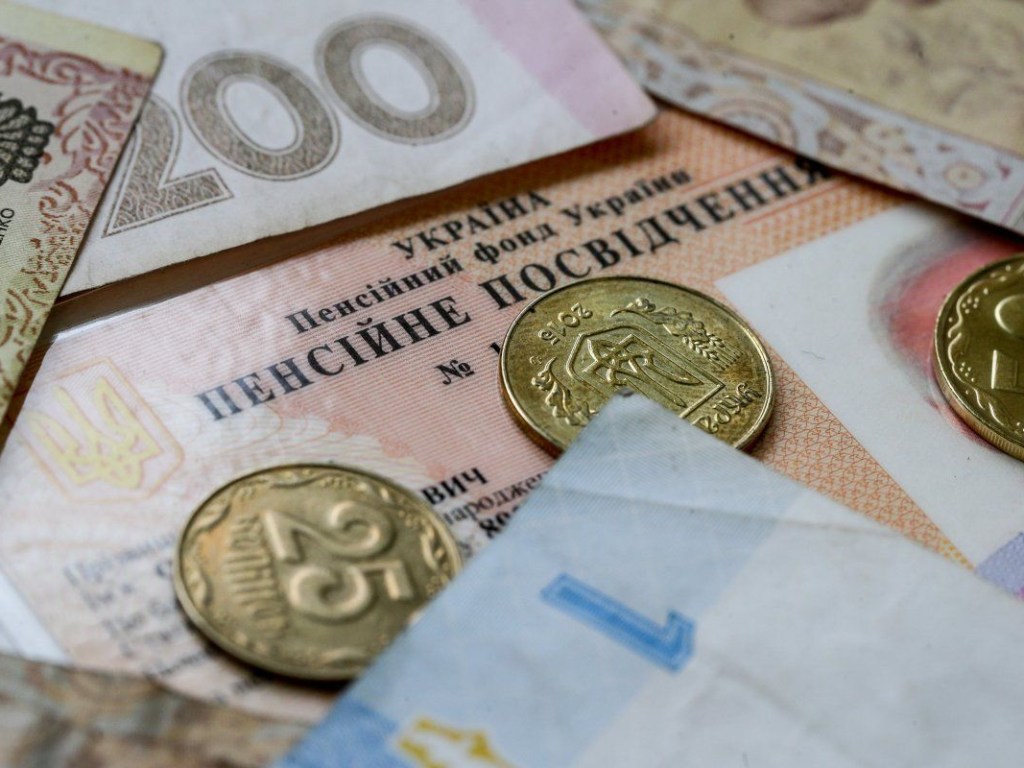 Пенсионерам не дадут по тысяче гривен с 1 апреля – экс-чиновник