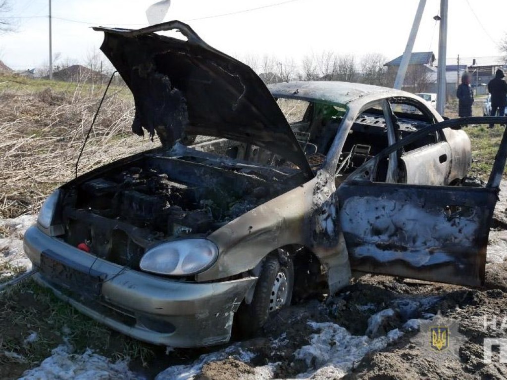 Водитель Lanos сбил насмерть женщину в Черновцах и сжег авто (ФОТО)