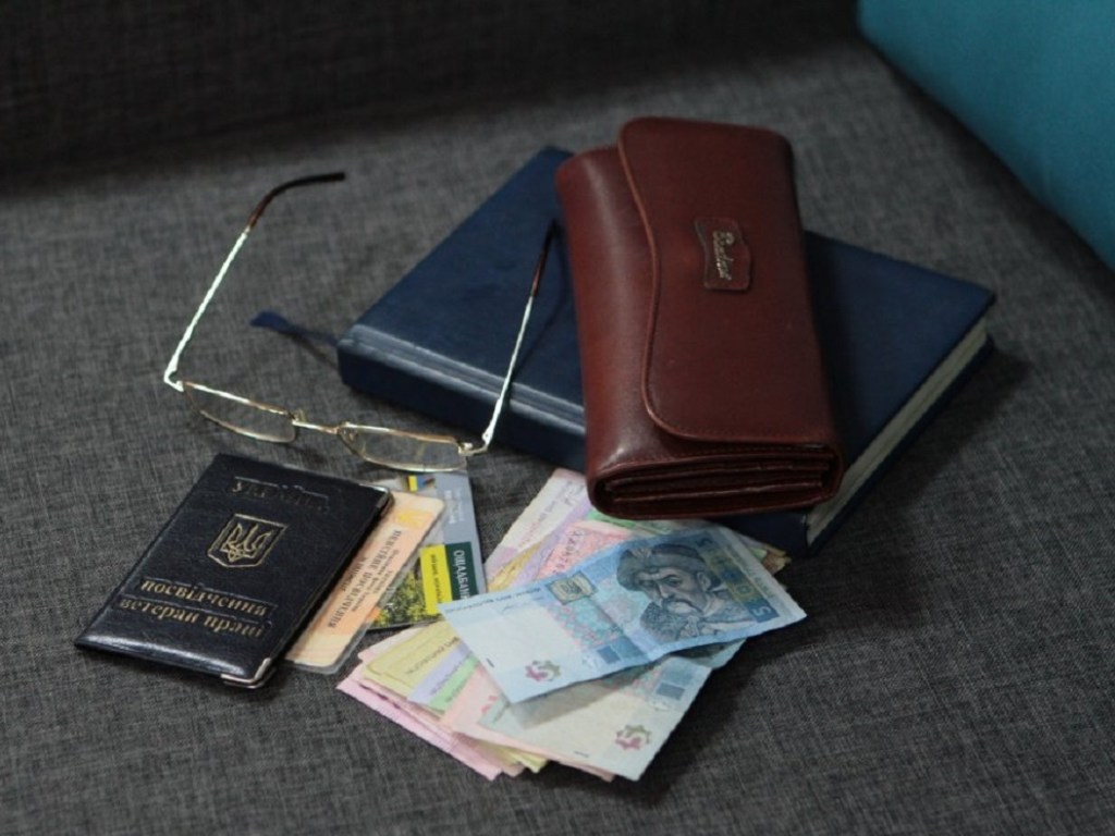 В Украине начали выплачивать пенсии: в ПФУ рассказали, как получить деньги