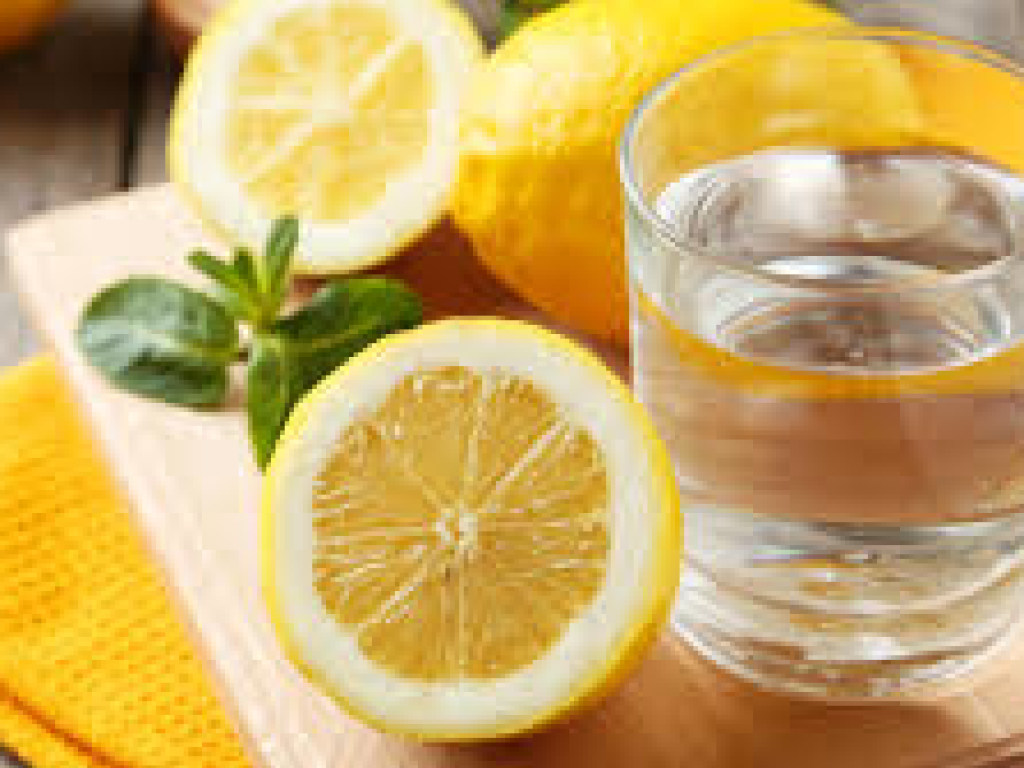 «В режиме самоизоляции»: день начинайте со стакана теплой воды с лимоном, скажите «нет» частым перекусам