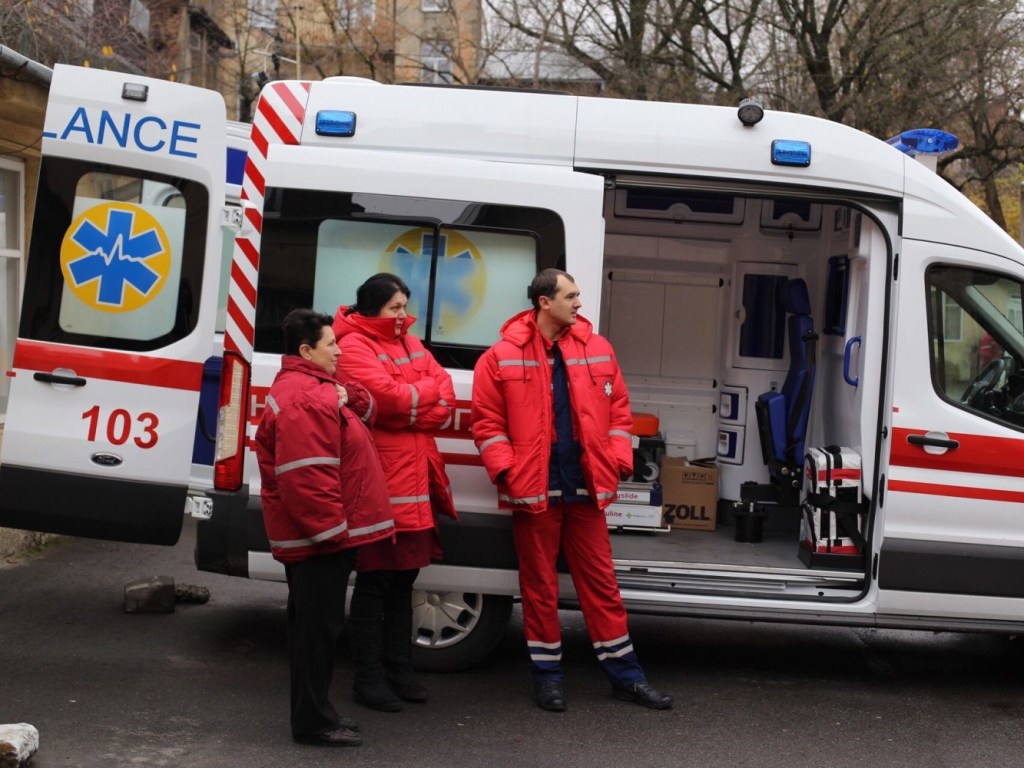 Десятки бригад скорой помощи в Киеве бросили работу: врачи после контакта с зараженными пациентами самоизолировались