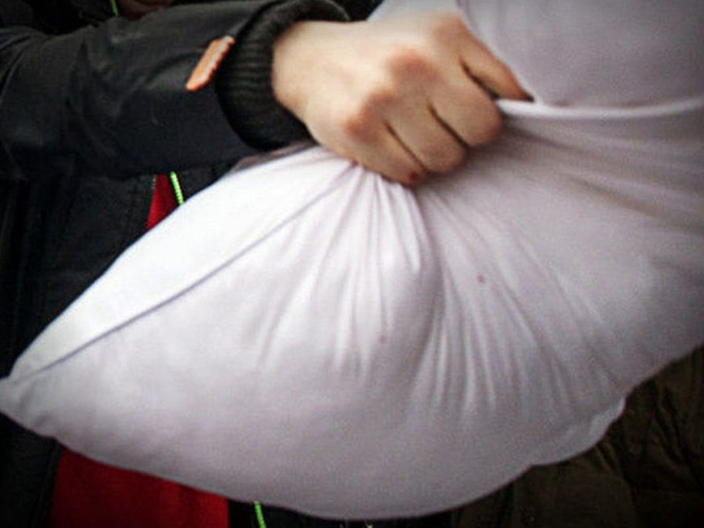 В Киеве мужчины во время ссоры задушили друга подушкой – полиция (ВИДЕО)