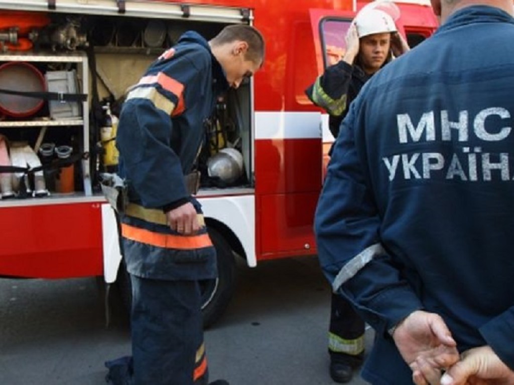 Во двор жилого дома во Львовской области упал боевой снаряд: что известно о ЧП (ФОТО)