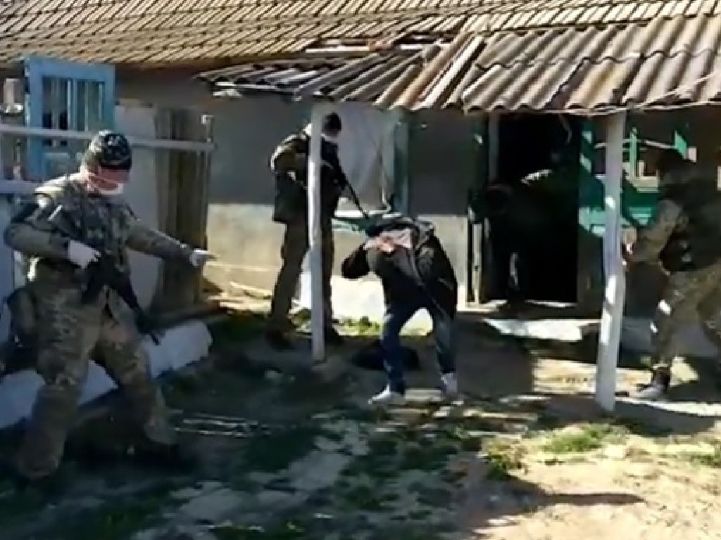 Четверых молдаван с баяном задержали на границе отряд украинских пограничников (ФОТО, ВИДЕО)