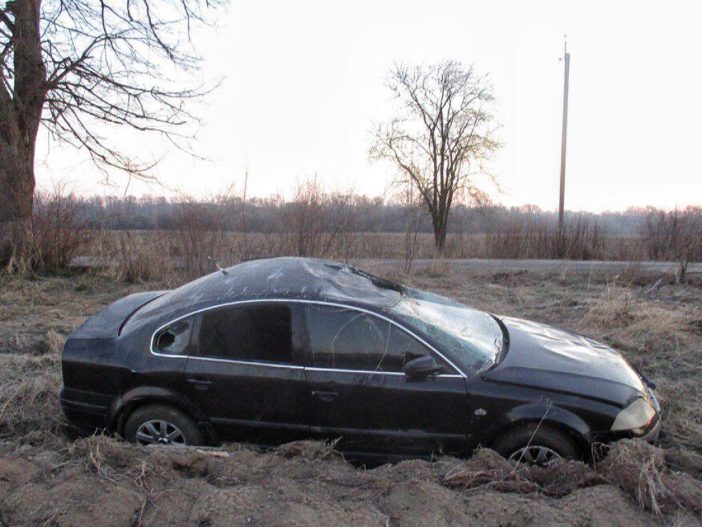 В Черновицкой области подросток перевернулся на Volkswagen: есть пострадавшие (ФОТО)