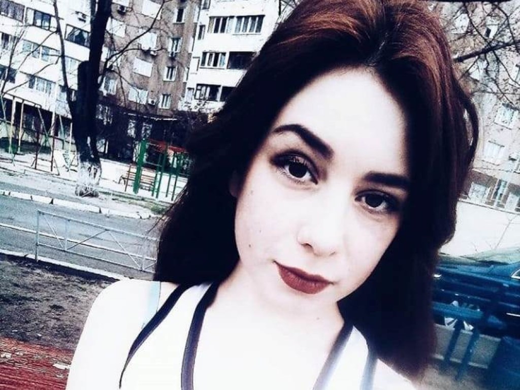 Не выходит на связь с родными: в Киеве разыскивают 16-летнюю девушку (ФОТО)